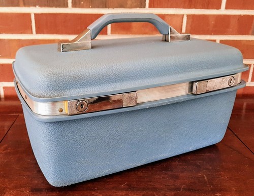 Vintage Light Blue Royal Traveller Montbello 2 Travel Makeup Case Luggage w Tray
