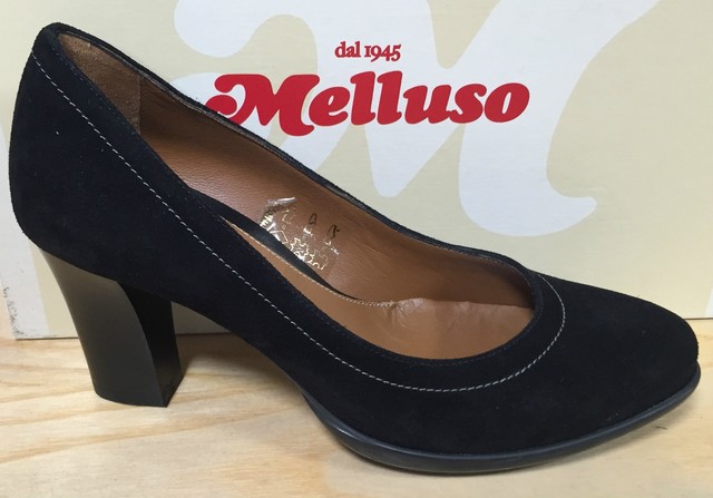 comfortable court shoes