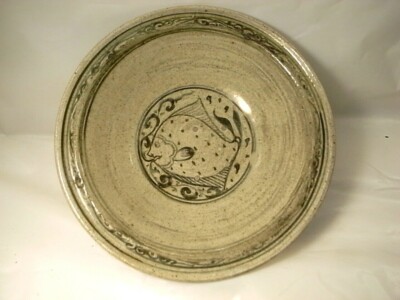 Antique Sawankhalok Thai fish design bowl 14-15th cent 9.25 in d. from shipwreck