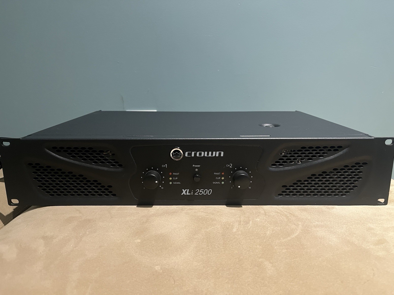 Crown XLI2500 2 Channel 750W Power Amplifier