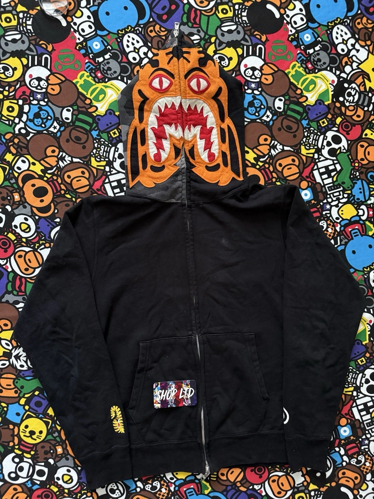 A BATHING APE (BAPE) Felpa con cappuccio A Bathing Ape nera mimetica tigre