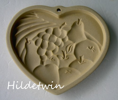 PAMPERED CHEF HERZ AUS VIEL KEKSFORM FÜLLHORN OBST SEHR GUTER ZUSTAND - Bild 1 von 2