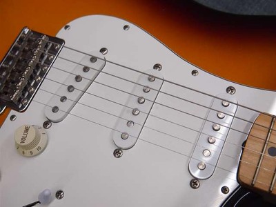 ギター fender japan ST-38S 1993 Fender ST-38 Standard Stratocaster Made in Japan - Metallic Blue