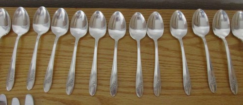 Vintage Queen Bess Pattern Tudor Plate Oneida Community Flatware Set 98 Pieces - Picture 13 of 13