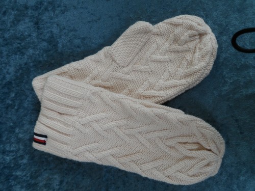 Tommy Hilfiger Ivory Knit Mittens - New with tags - MSRP $42.00 - Picture 2 of 6