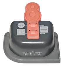 We R Memory Keepers Lucky 2-Stage Doily Edge Boarder Punch