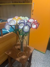 fiore fatto a mano all'uncinetto 