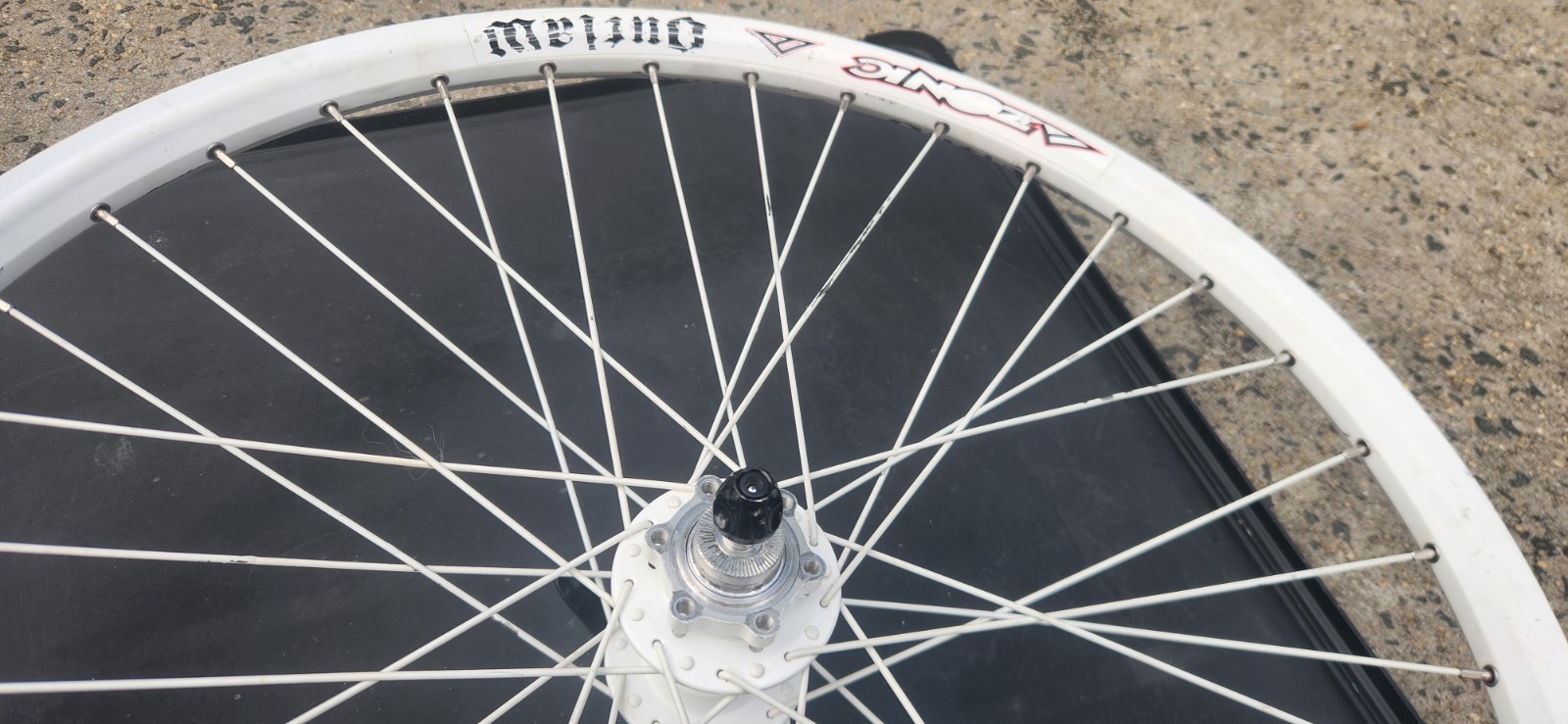 Set ruote 26" Azonic Outlaw mountain bike freno a disco sgancio rapido bianco foto 5