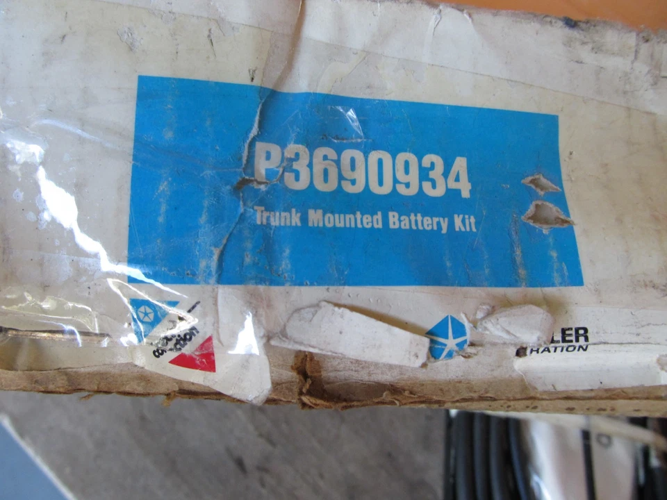 KIT DE REUBICACIÓN DE BATERÍA DE CONEXIÓN DIRECTA NUEVO DE STOCK MoPar P3690934 súper stock alterado Foto 4 de 4