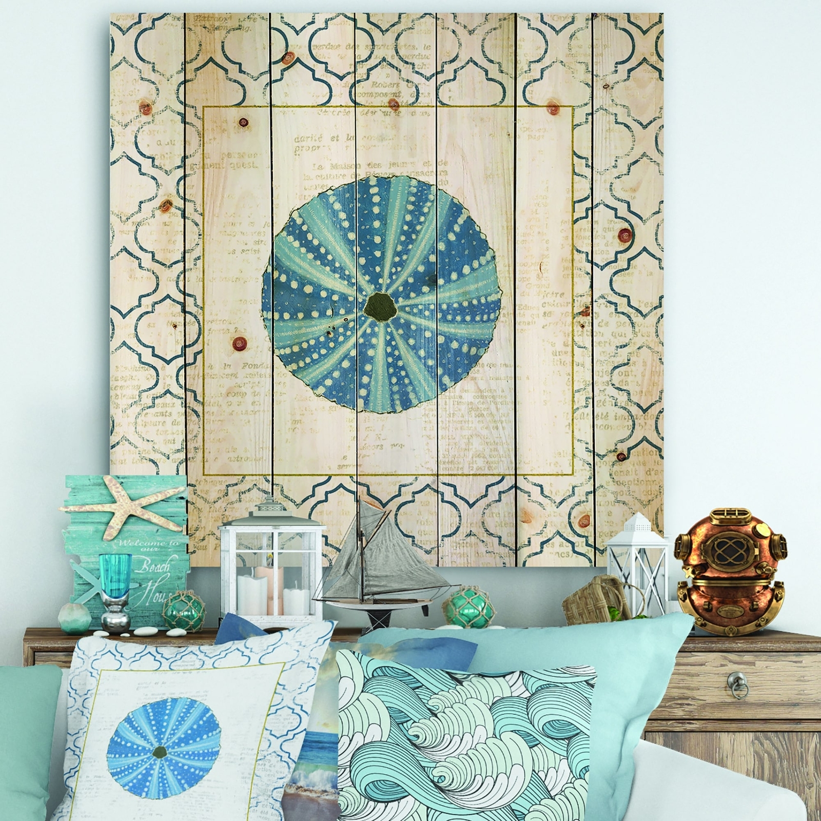 Designart 'Blue Conch Shell On Blue Coastal Pattern '  Small