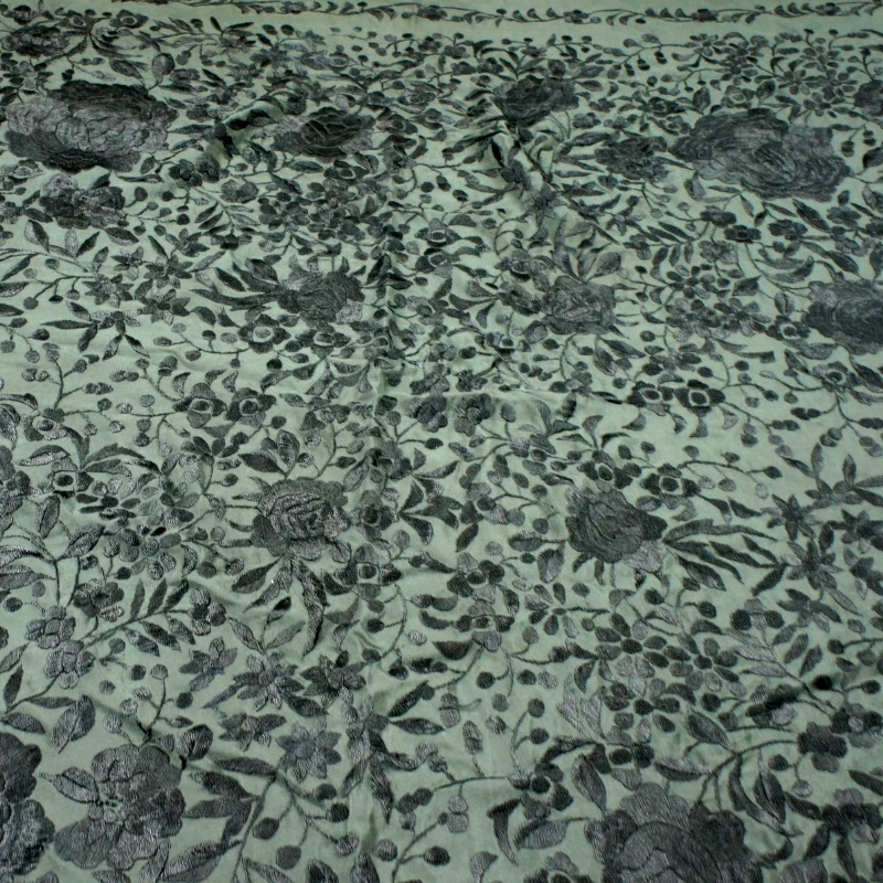 Antiguo chal de seda envolvente bufanda de piano bordado a mano floral con flecos 51" pulgadas Foto 4 de 4