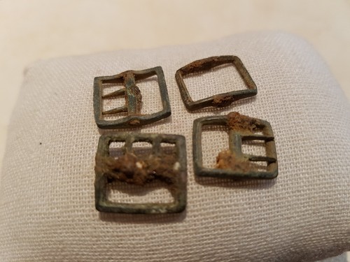 Lovely 1700 hundreds Bronze tiny buckle lot x4 L1h