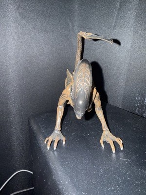 NECA Aliens Fireteam Elite Alien Runner Collectible Action Figure