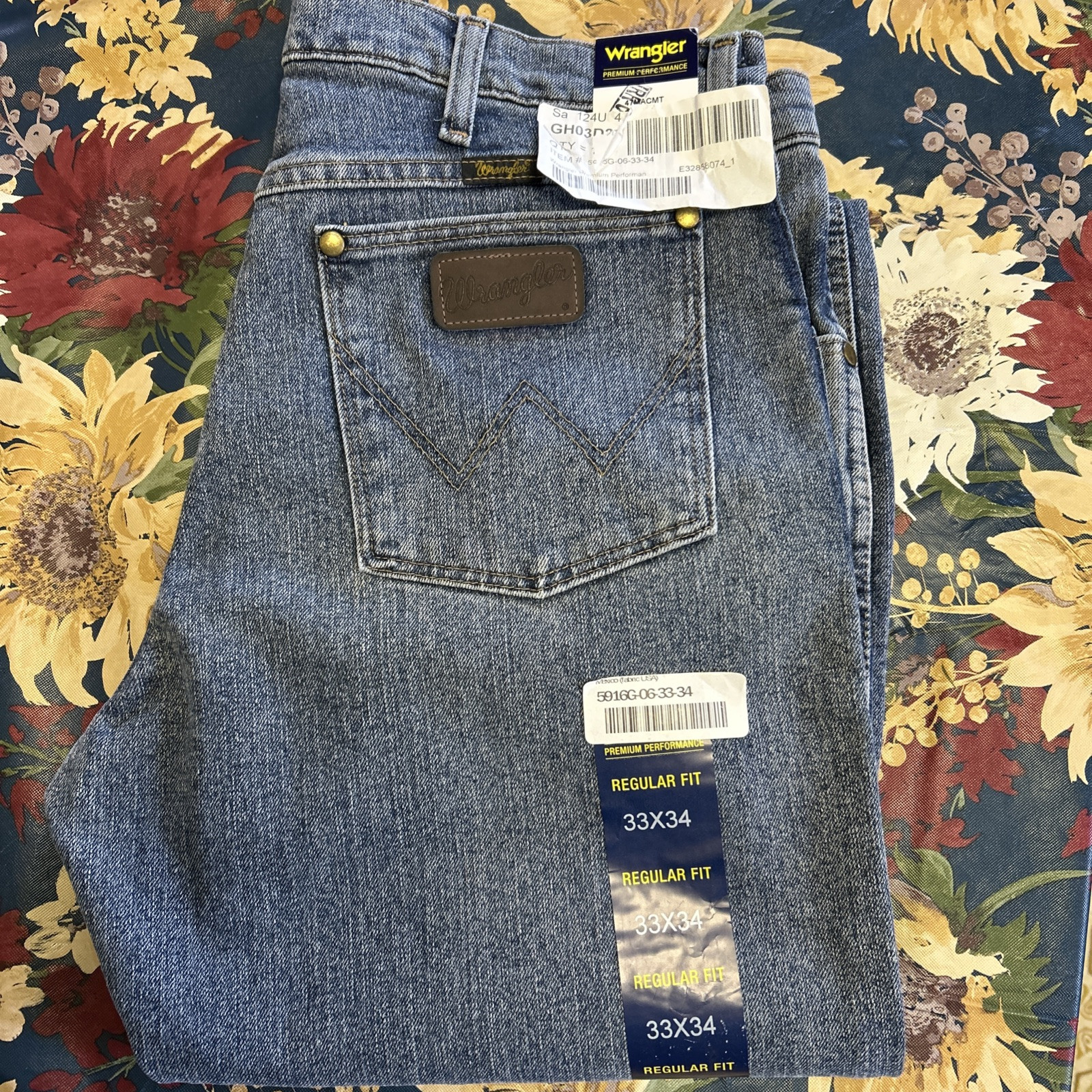 NWT Wrangler Premium Performance Advanced Comfort Cowboy Cut