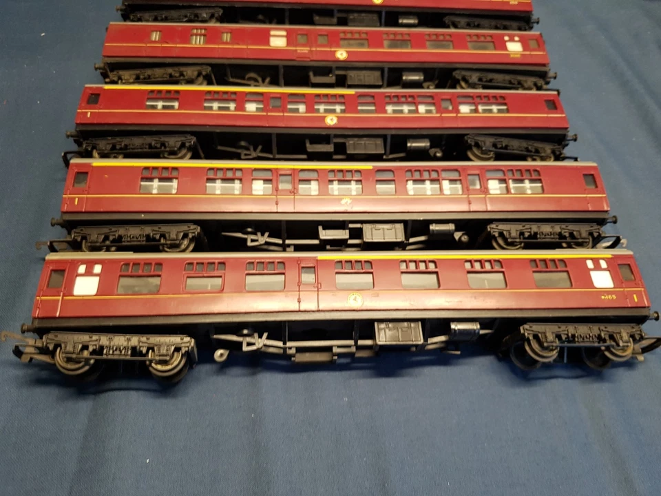 RAKE OF 6 X TRIANG HORNBY B.R MAROON MK1 COACHES, COMPS, SLEEPER, BRAKE UNBOXED - Image 2 of 4