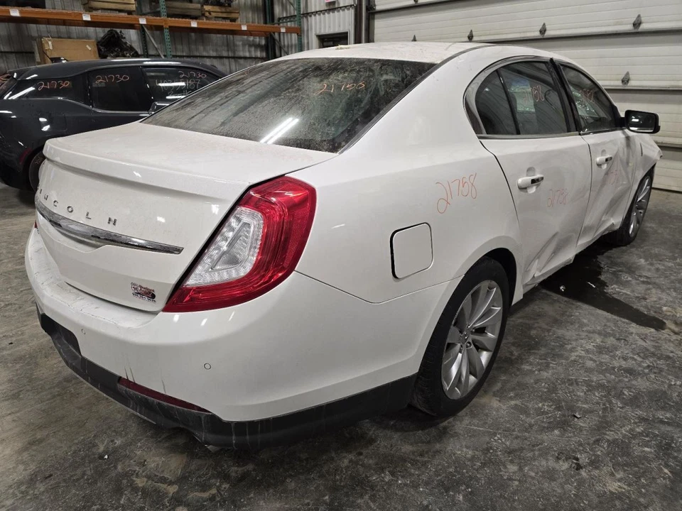 Cilindro de freno maestro 13-16 Lincoln MKS E835722 Foto 4 de 4