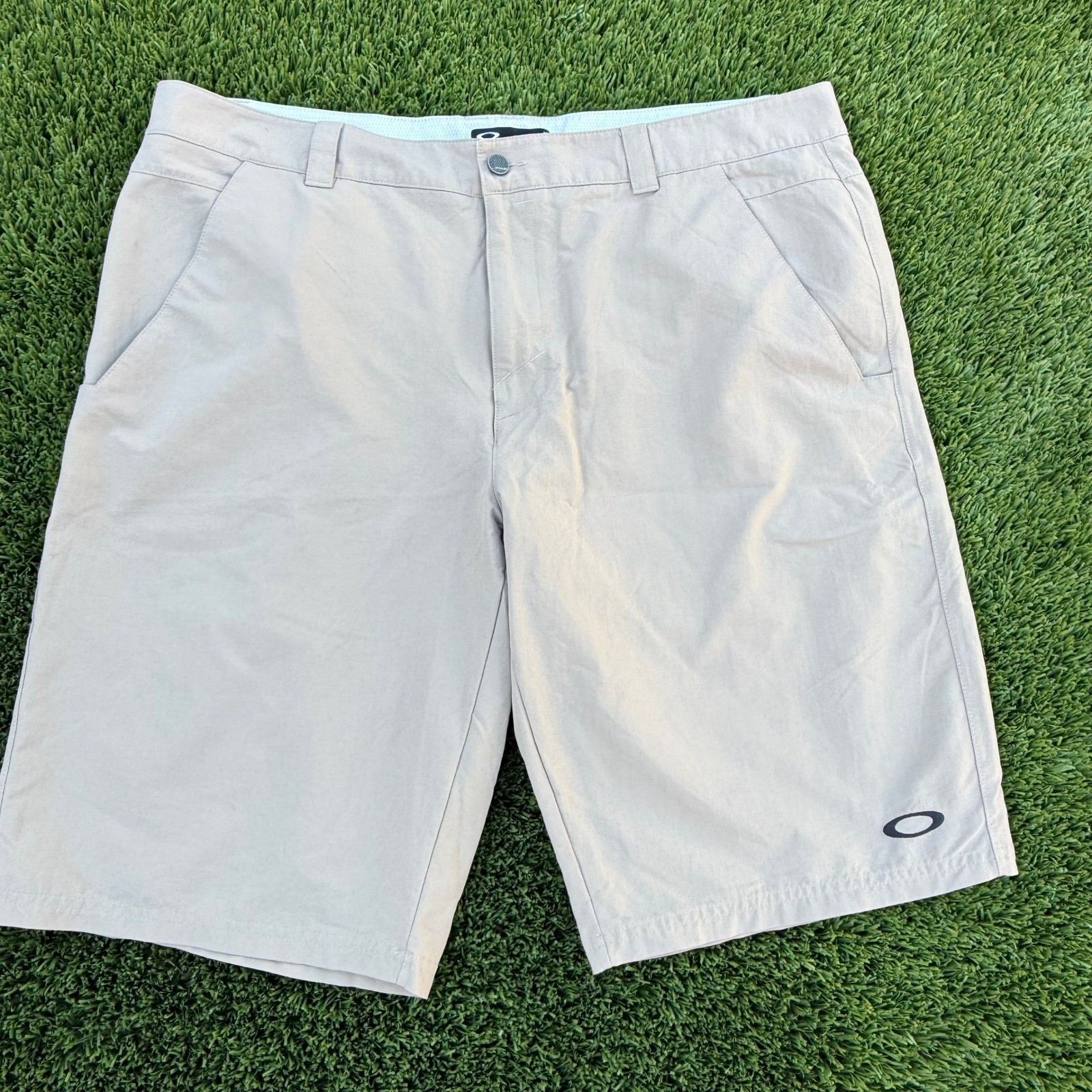 Oakley Mens Regular Fit Performance Shorts Khaki Tan Stretch Size 40 441931