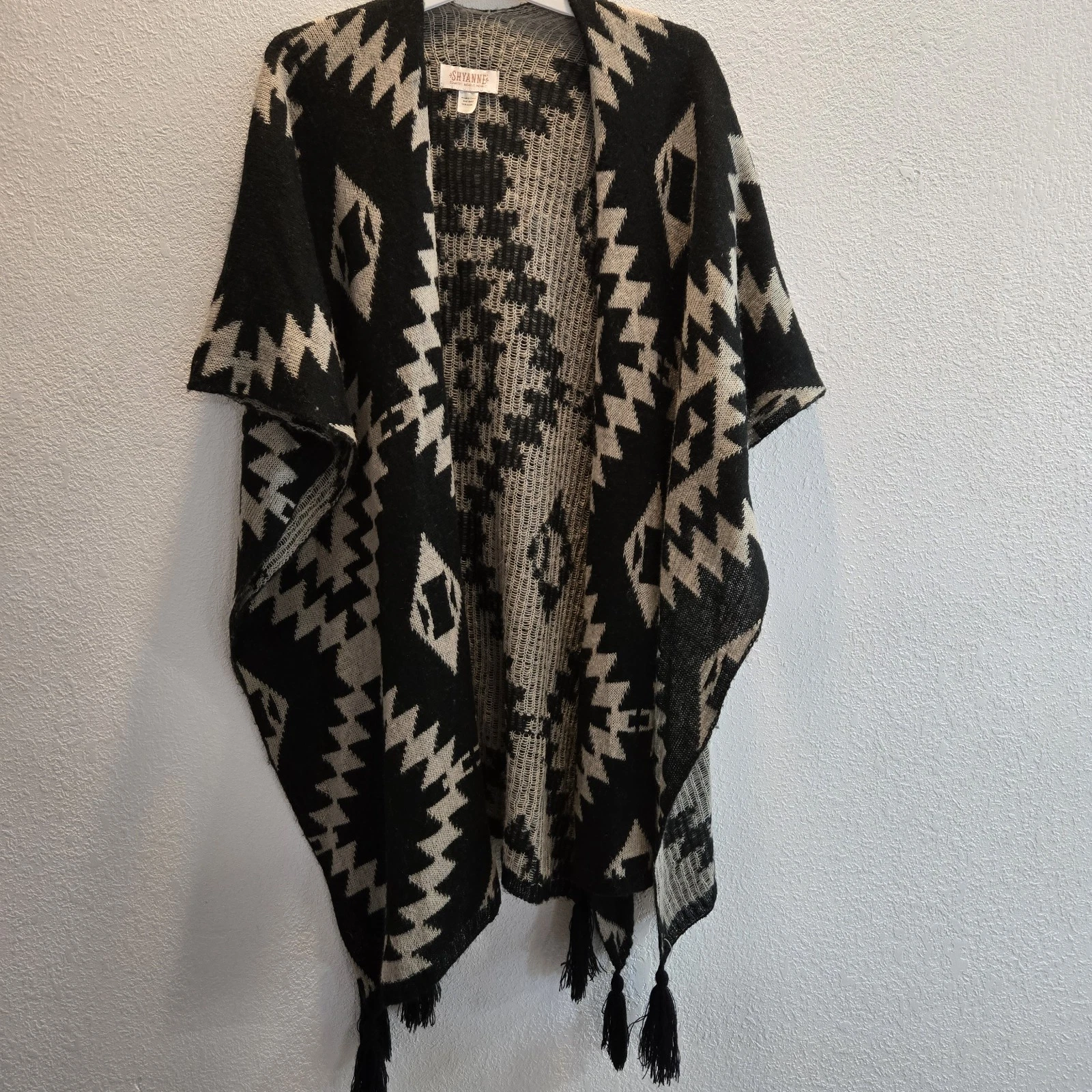 Shyanne Southwestern Poncho Cardigan Womens OS Black Beige Aztec WesternShyanne