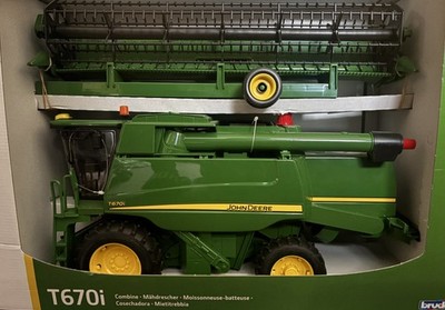 Bruder Toys 02132 Pro Series John Deere Mähdrescher T670i - Maßstab 1:16