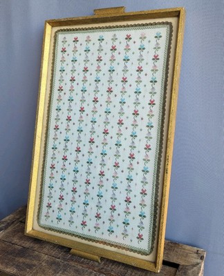 Vintage Waschtisch Aufsteller Tablett mit Stickerei Glas Goldrand Landhaus Dez