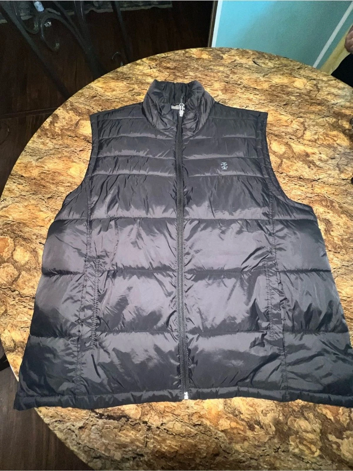 Izod Men's Quilted Puffer Vest - Black XL
Opens in a new window or tab