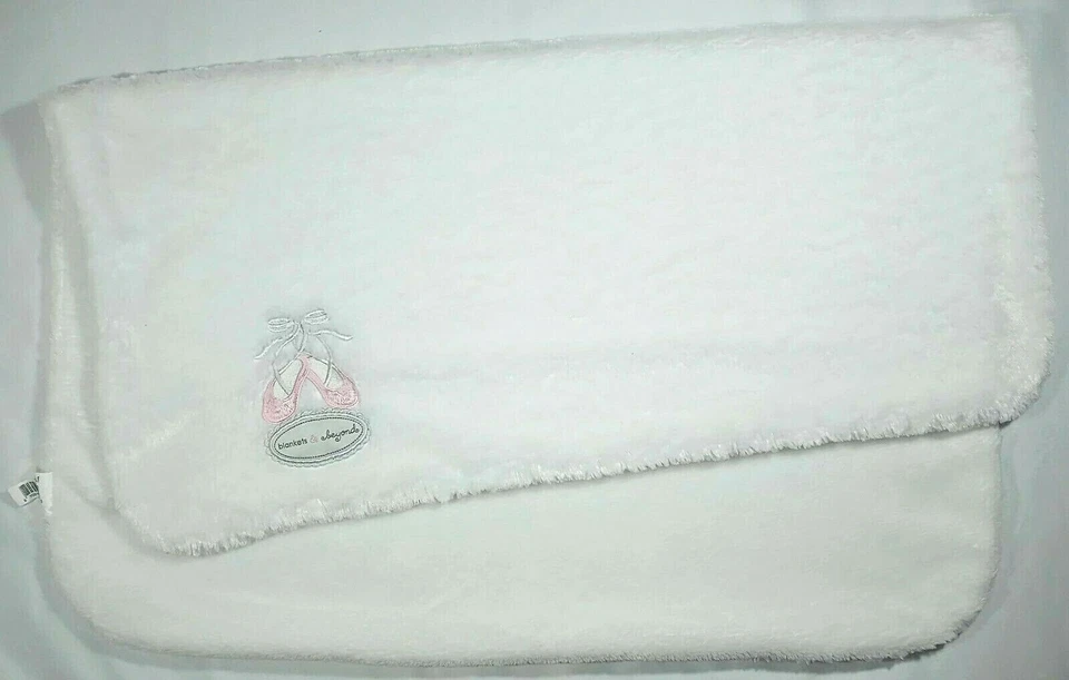 Blankets & Beyond Blanco Zapatos de Ballet Manta Peluche Lovey 30x30 Bebé Niña Baile Foto 2 de 3