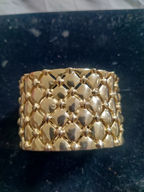 Kenneth Lane Gold Stunning Magnetic Clasp bracelet bangle