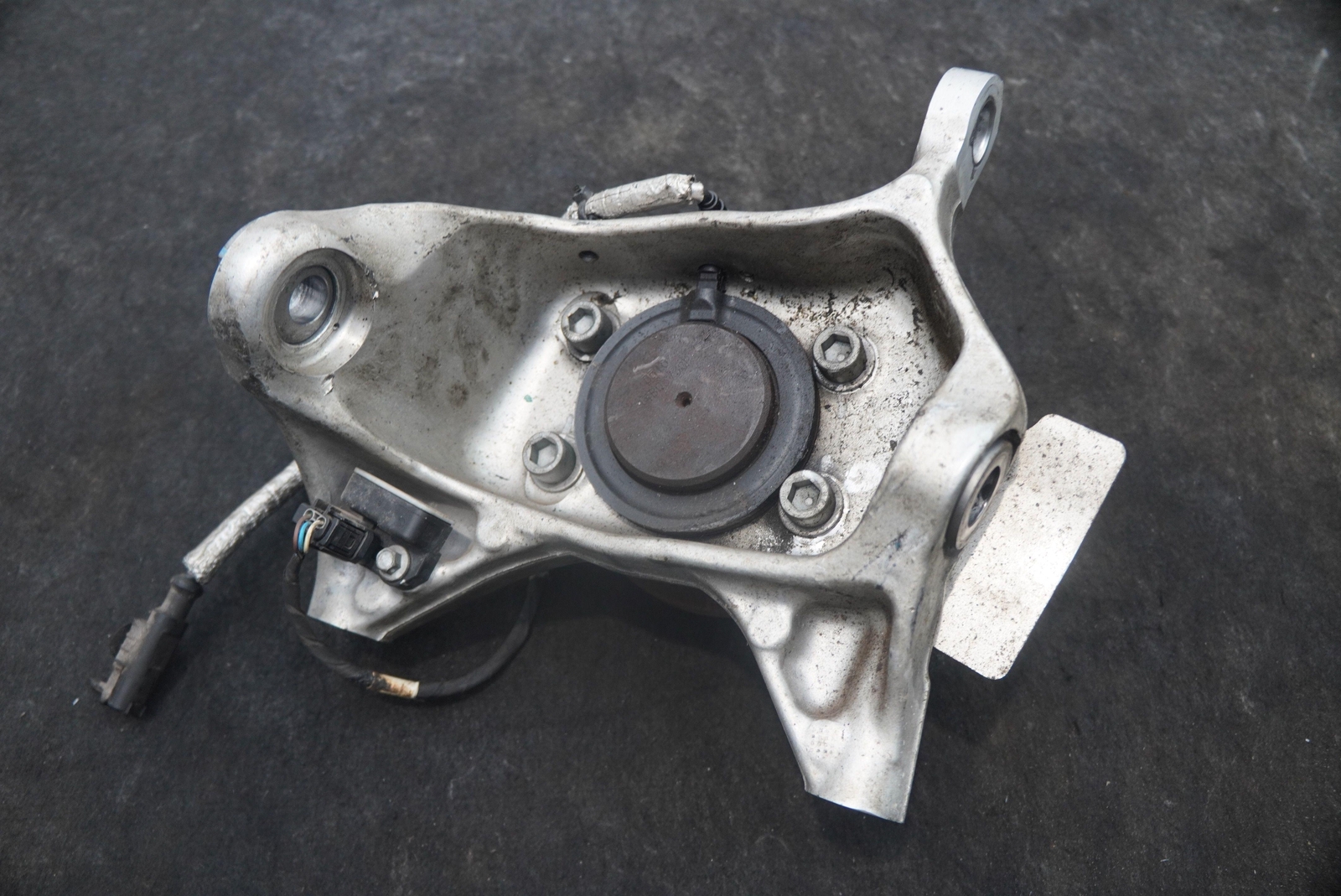 Front Left Spindle Knuckle Hub Wheel Bearing 14B0556CP OEM McLaren 720S 2018