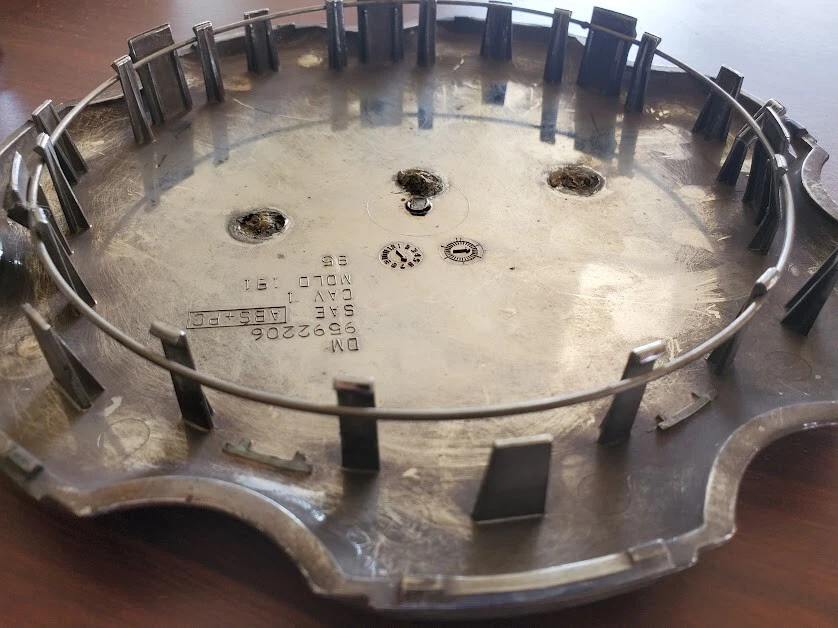 Cadillac Eldorado STS 1996-2001 tapa central de rueda cromada dorada 10494, 4526 usado Foto 3 de 4