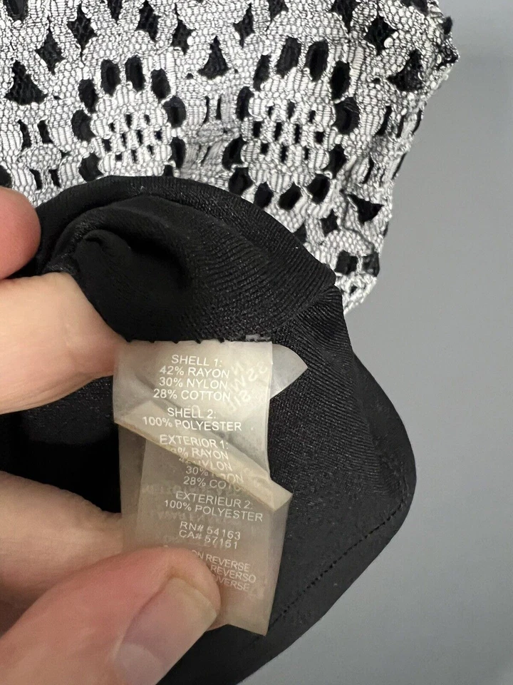 Top TOMMY HILFIGER - Talla Mediana - Floral - Excelente Estado - Para Mujer’s Foto 4 de 4