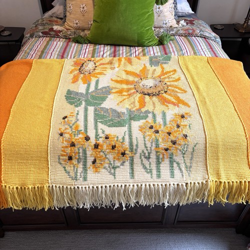 Blanket/Throw Vibrant Crocheted Sunflowers 83"x 60" Cottagecore Mint 1970 Knitt - Picture 5 of 9