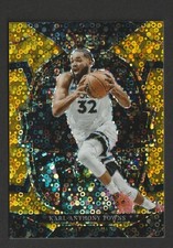 Karl-Anthony Towns 2022-23 Panini Select Gold Disco Prizm 10/10 #12