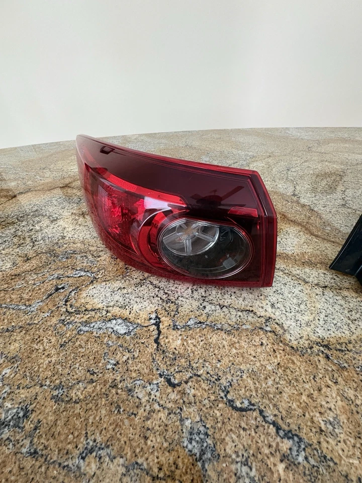 Juego de pares de luces traseras exteriores izquierda y derecha Mazda 3 2017 originales OEM Foto 2 de 4