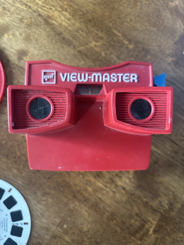 Vintage 1974 GAF View Master (Charlie Brown) With 10 Reels - Image 2 of 4