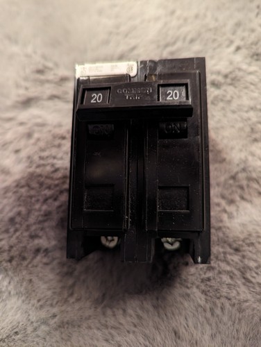 Cuttler Hammer Quick Lag 20 Amp Circuit Breaker - Picture 2 of 5