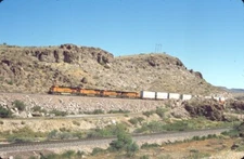 BNSF 7952 ES44C4 KINGMAN CANYON CA ORIGINAL SLIDE 07-16-15 T23-10