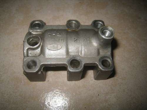 FZ 750 2KK Lagerbock 2 IN Einlaß Nockenwellen halter Zylinderkopf Motor