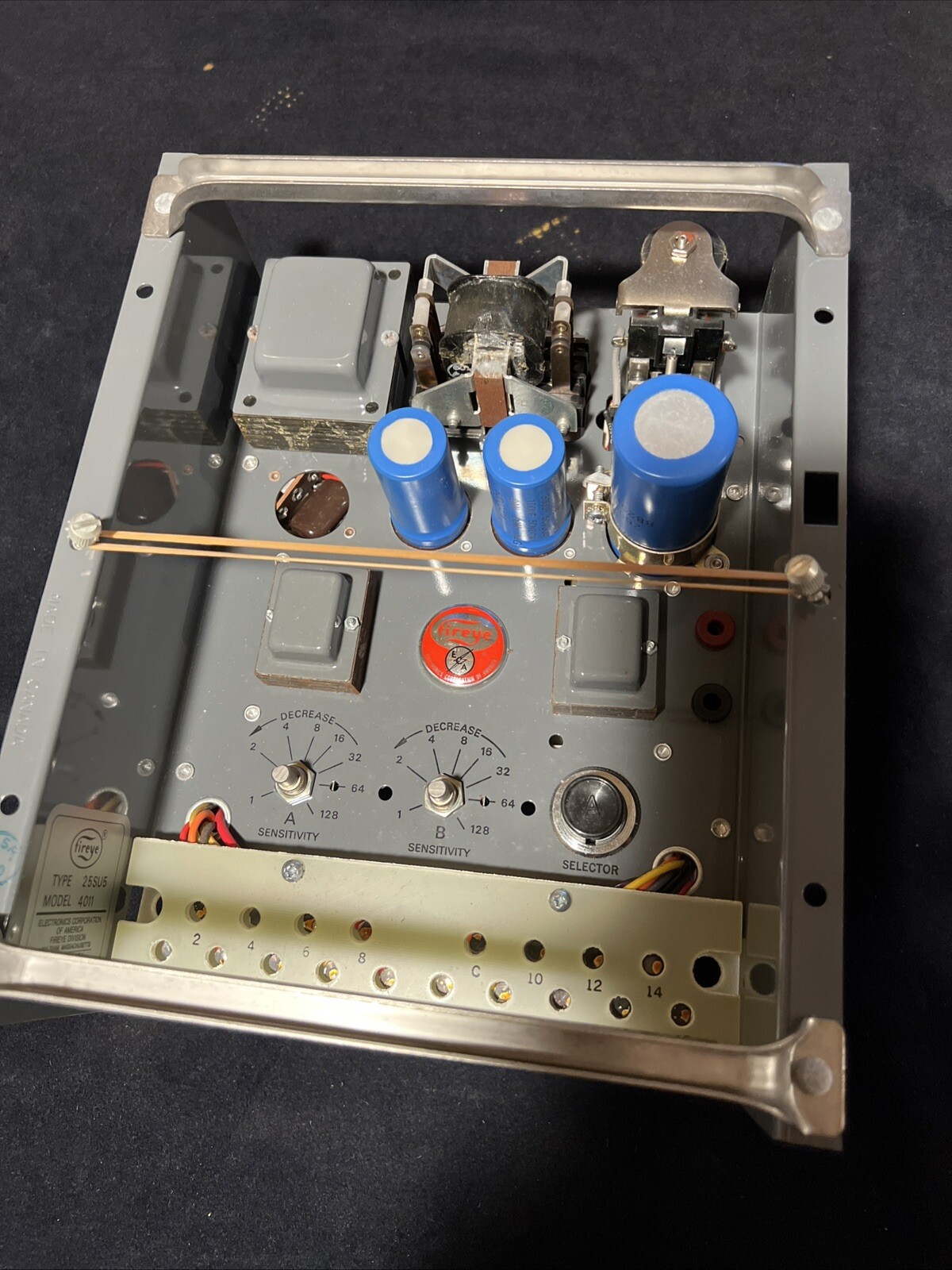 DETECTOR ELECTRONICS CORP. FLAME SAFEGUARD Type 25SU5 Model 4011