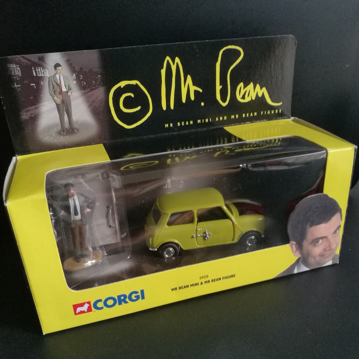 Collectable Rare Diecast Corgi 04438 Mr Bean Green Mini & Figure
