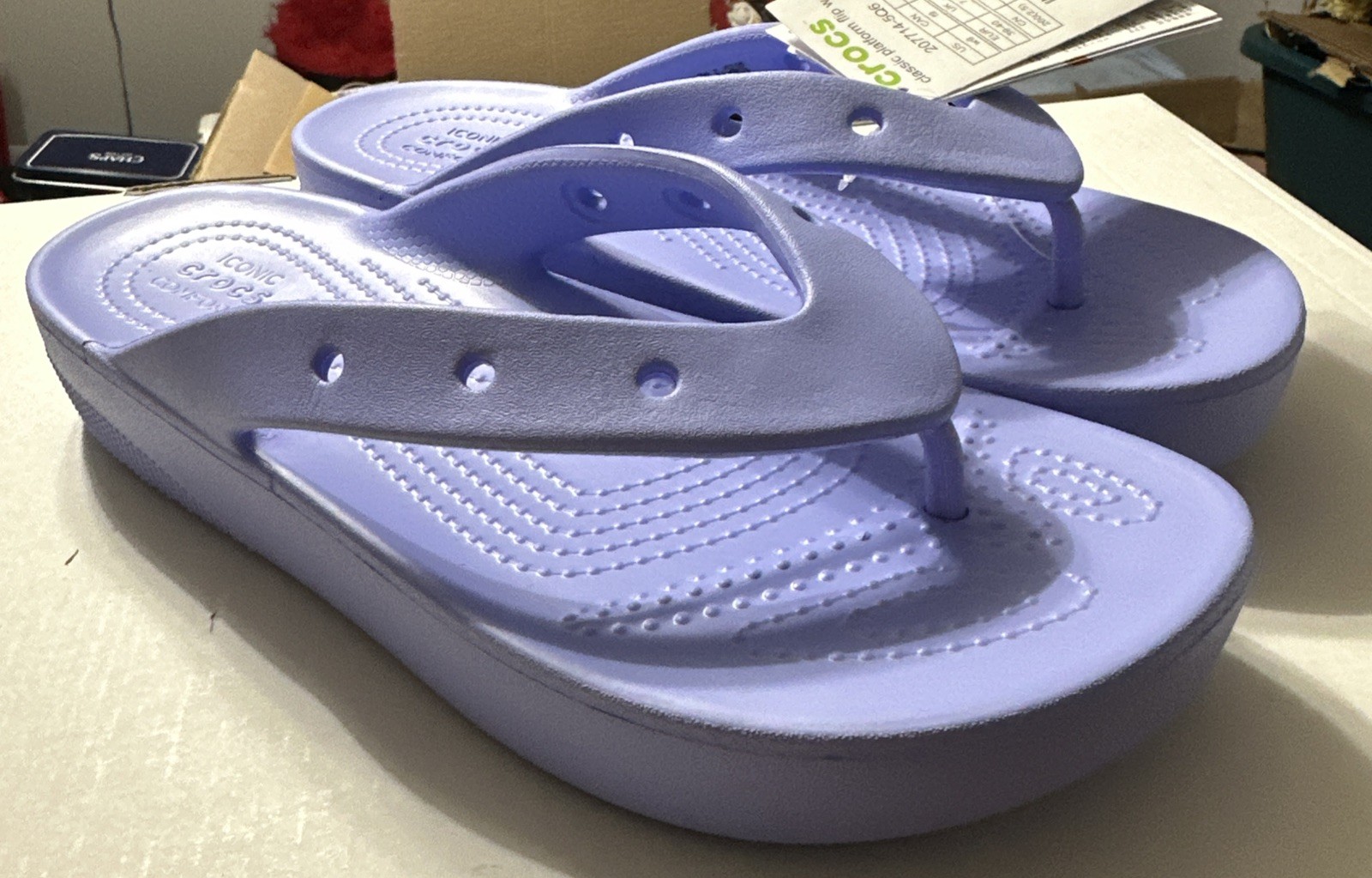 Crocs Women’s Size 9.0 Classic Platform  Flip Flop Sandals Lavender Purple new