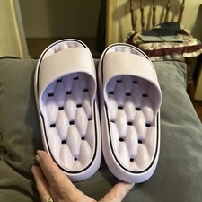 Unbranded Woman s Slippers- NWOT -US Size 8 1/2-9