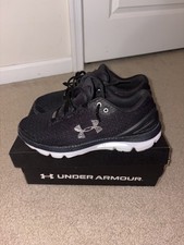 Men's Size 9 Under Armour Charged Gemini Black Metallic Silver Comes With Box 
