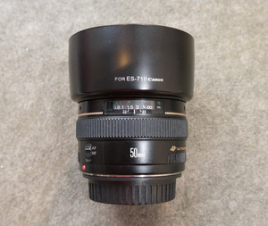 Canon EF 50mm f/1.4 USM + Lens Hood