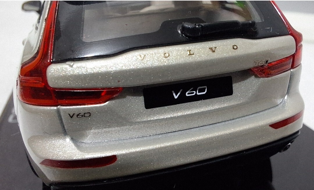 Volvo V60 2018 Birch Light 1:43 Norev Dealer Edition 231032 Volvo V60 2018 Birch Light 1:43 Norev Dealer Edition 231032