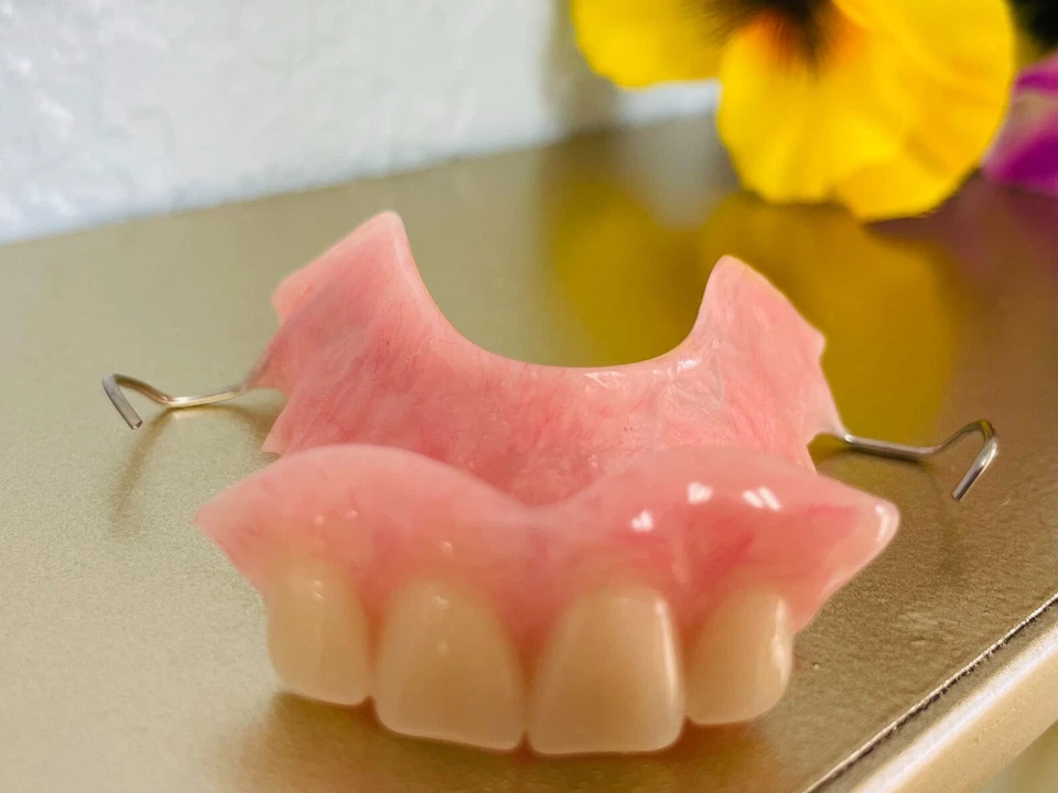 Dentadura Parcial Acrílico Inferior Alta Calidad Hecha a Medida Foto 3 de 3