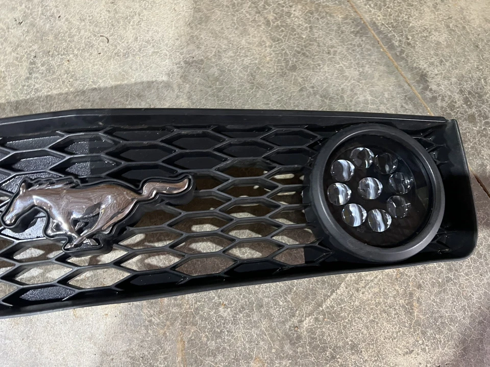 🧲2005-2009 Ford Mustang GT Pony Upper Grille Grill W/ Fog Lights 6R3J8200AEW🧲 - Image 3 of 4
