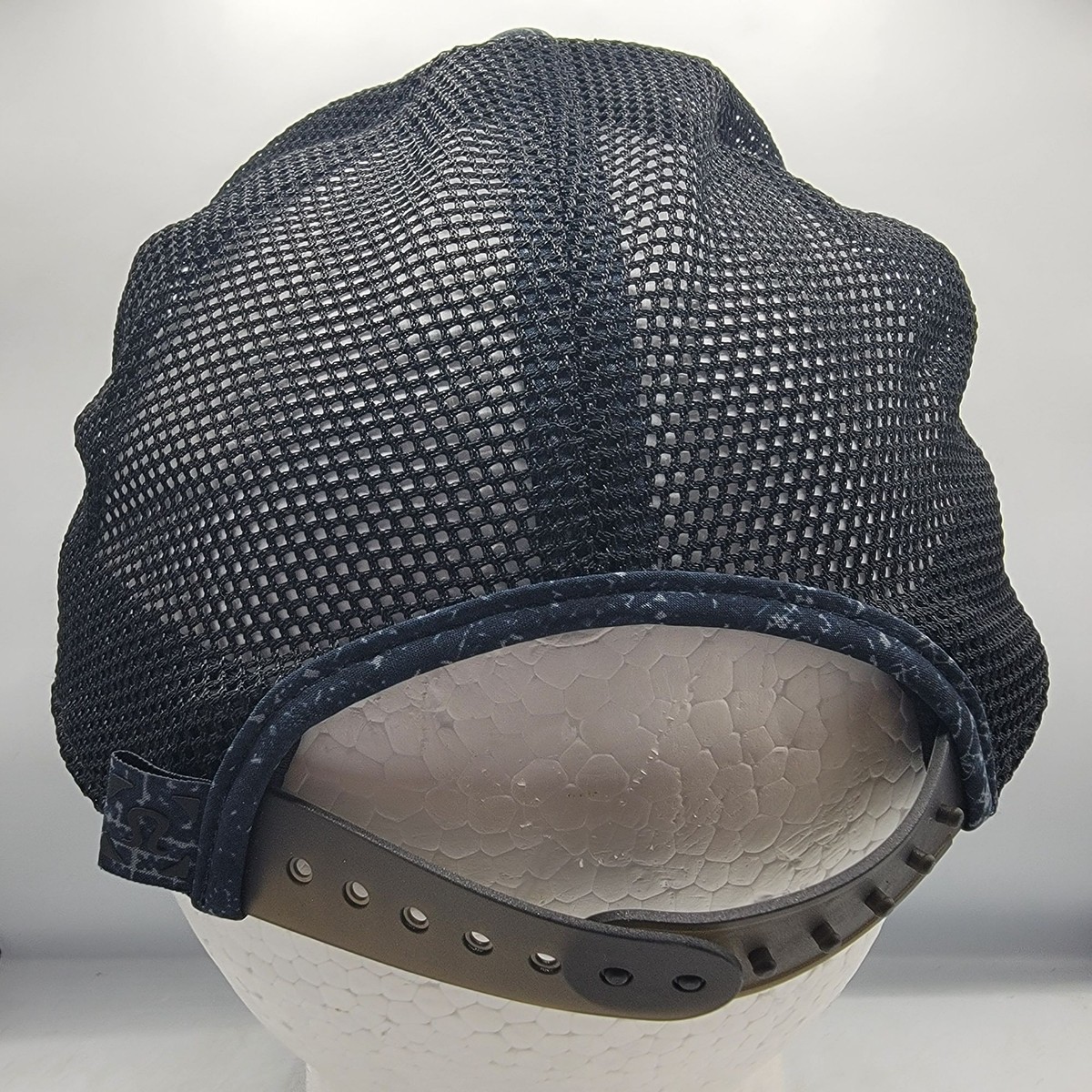Lululemon Adults Blue Adjustable Trucker Hat Cap Comfort  display picture 1