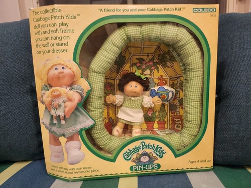 Vtg Rare NRFB Cabbage Patch Kids Pin-Ups 1983 Minni Chrissie Garden Doll 3934