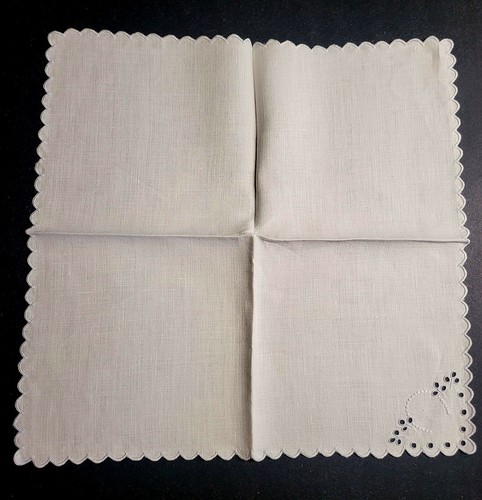 VTG 4 Linen Napkins. Lucky Horseshoe Eyelets. 11"x11. Scalloped Edge. Madeira - Picture 6 of 7