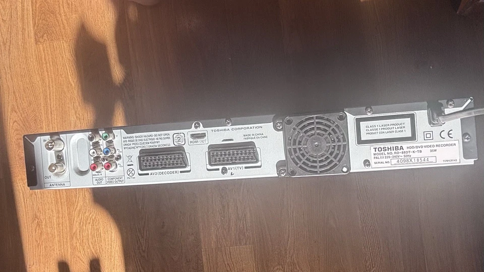 Toshiba RD88DTKTB 160GB HDD & DVD Recorder with Digital Freeview Tuner - Image 4 of 4